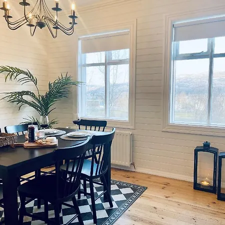 Day Dream Central Akureyri Three Bedroom Apt Esterno foto