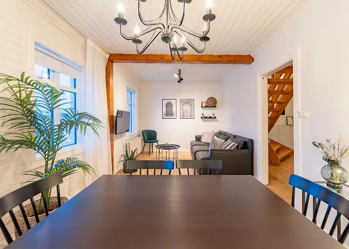 Day Dream Central Akureyri Three Bedroom Apt