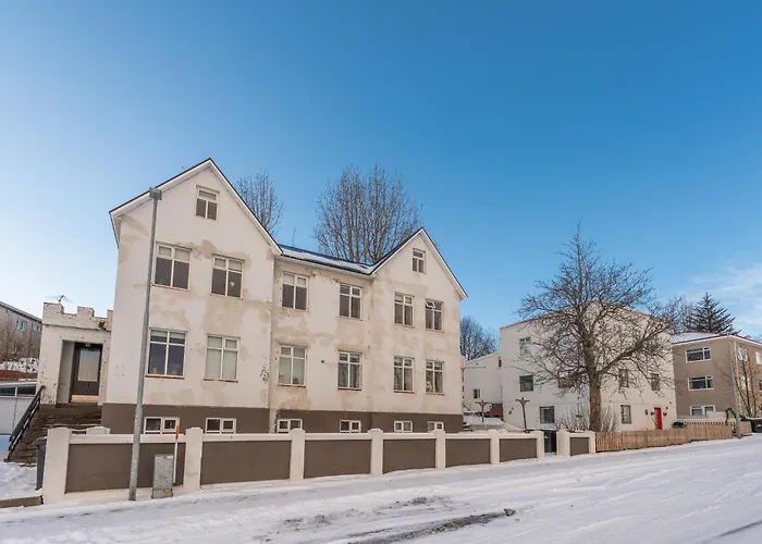 Day Dream Central Akureyri Three Bedroom Apt