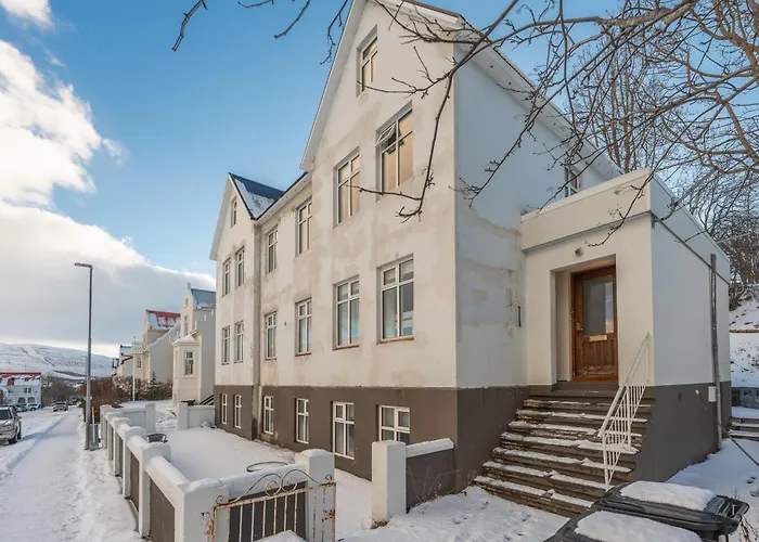 Day Dream Central Akureyri Three Bedroom Apt