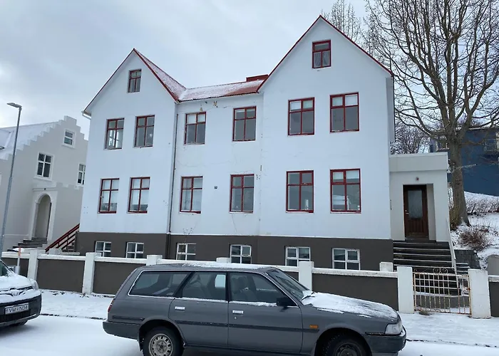 Day Dream Central Akureyri Three Bedroom Apt